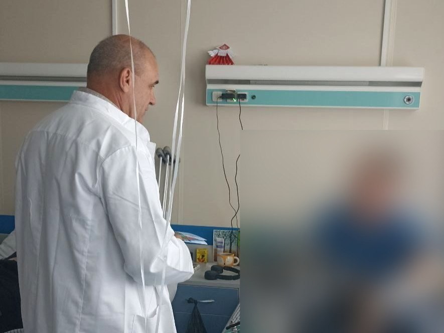 Раненого участника СВО навестил глава Краснознаменска