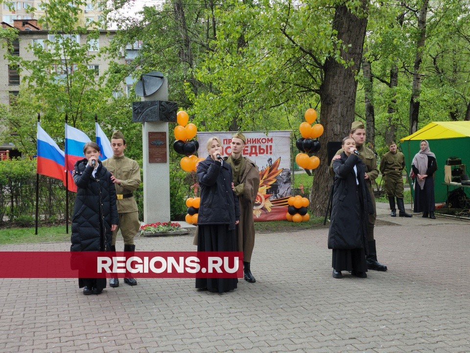 День Победы с песнями и представлениями: мытищинцам показали спектакль «Завтра была война» на Аллее ветеранов