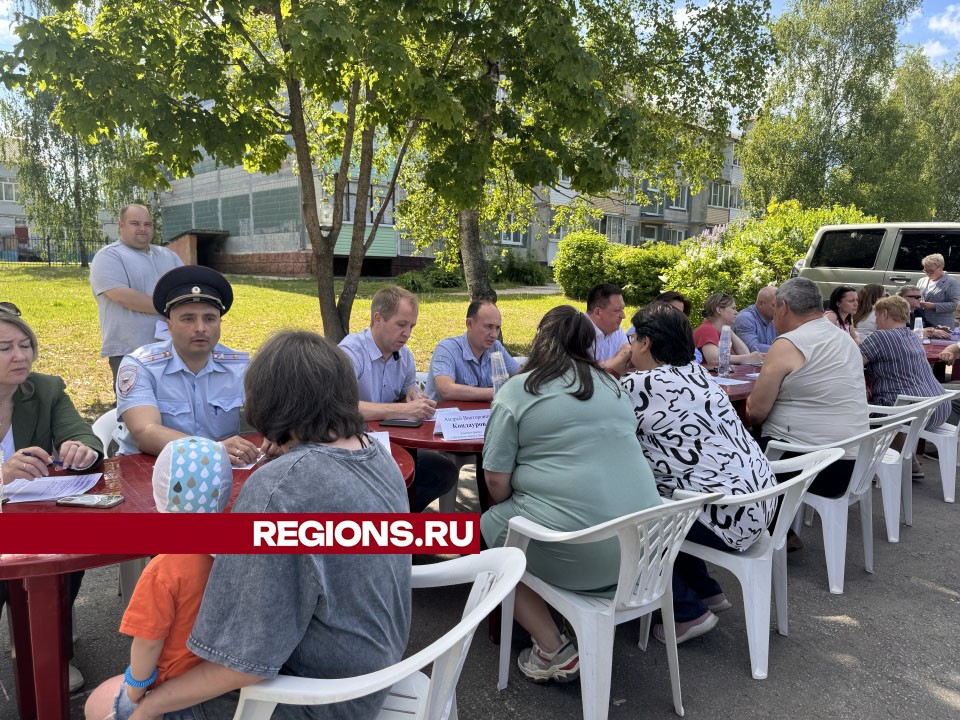 Цоколь дома 122 в деревне Судислово перекрасят к сентябрю