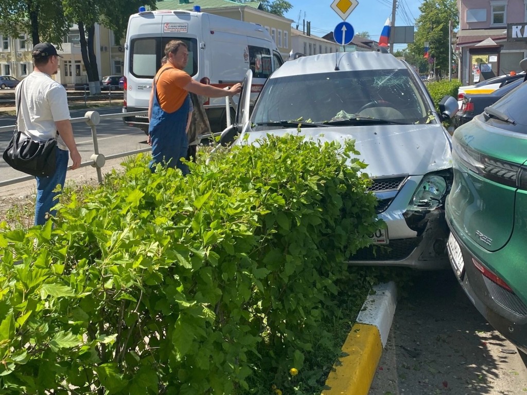 ДТП на улице Советской в Бронницах произошло прямо сейчас | REGIONS.RU /  Бронницы