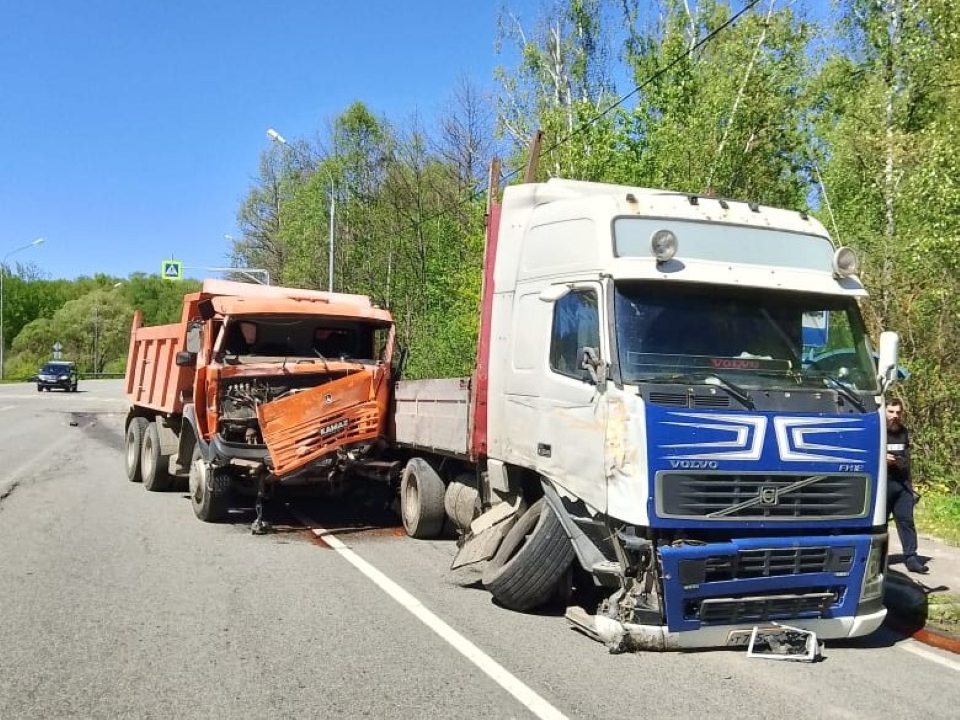 Авария грузовиков случилась на дороге Шарапово–Дубна под Чеховом