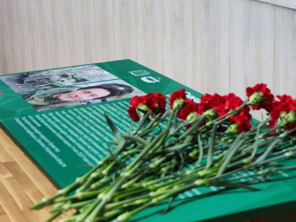 В школе №3 открыли «Парту Героя» в честь погибшего участника спецоперации