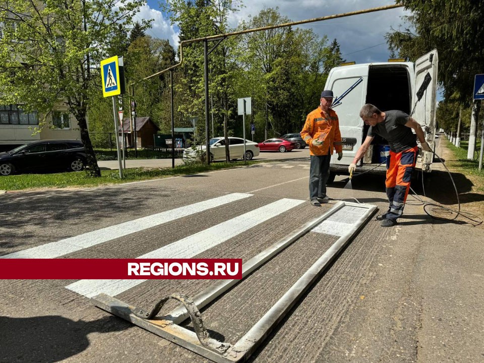 Дорожники обновили разметку на пяти пешеходных переходах в Восходе