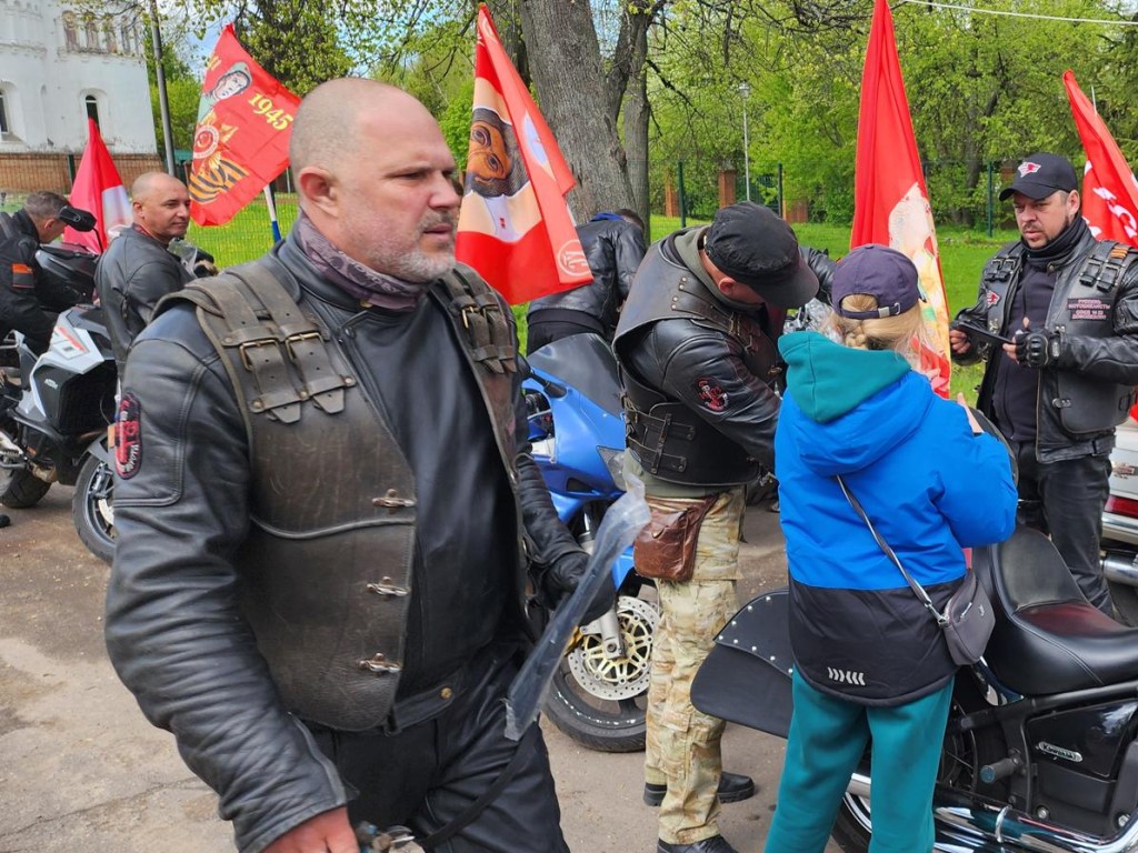 Священник-байкер возглавил мотопробег в Домодедове в честь Воскресения  Христова | REGIONS.RU / Домодедово