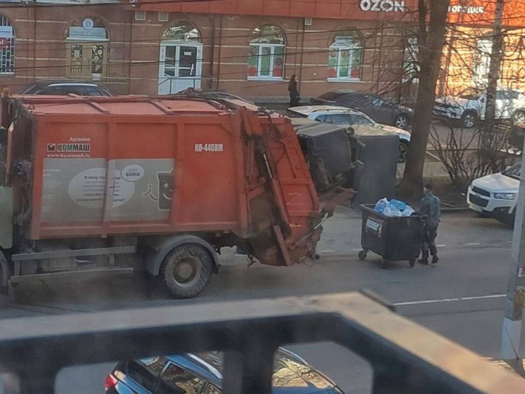 В Пушкино объяснили выбор места для расположения контейнерной площадки на  улице Островского | REGIONS.RU / Пушкино