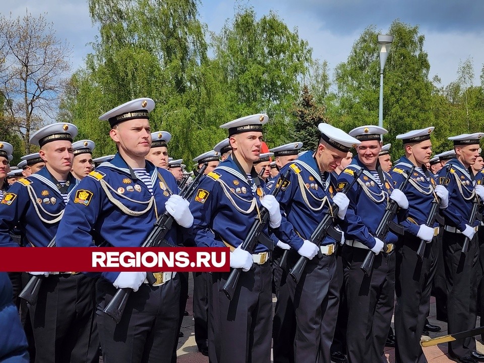 В Королеве состоялся марш Победы с участием курсантов Морского корпуса Петра Великого