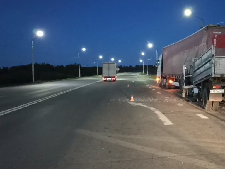 Движение по трассе М-10 из Москвы в Петербург перекрыто из-за ДТП с четырьмя фурами