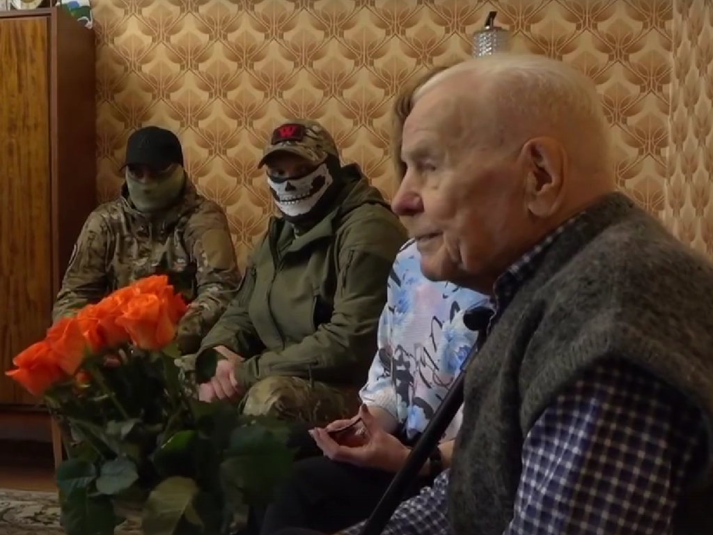 Бойцы СВО поздравили с Днем Победы 101-летнего ветерана Великой Отечественной войны из Истры