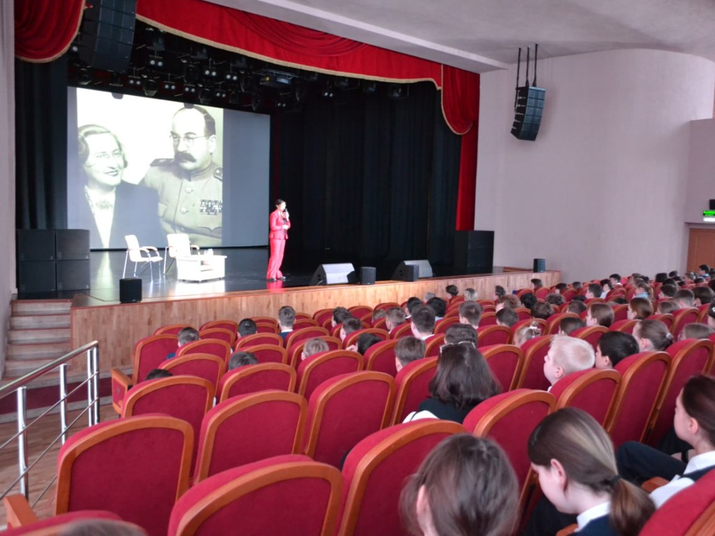 Внучка Героя Советского Союза Ротмистрова рассказала краснознаменским школьникам о своем легендарном деде