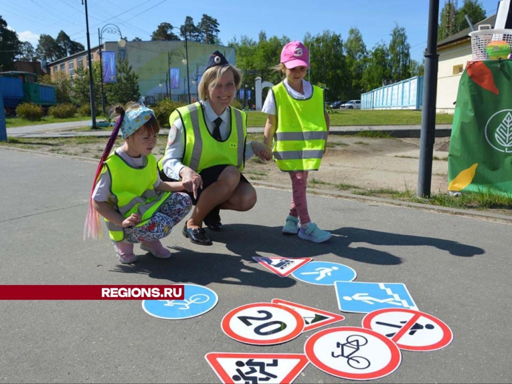 Дошколята в игровой форме повторили правила безопасности на дороге