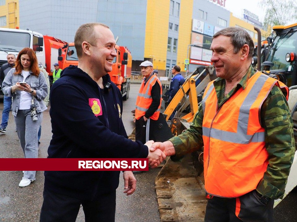 Смотр обновленной техники ЖКХ состоялся на центральной площади в Воскресенске