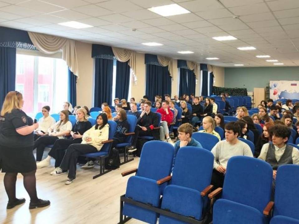 Старшеклассники в Дмитрове узнали от полицейских о вреде наркотиков
