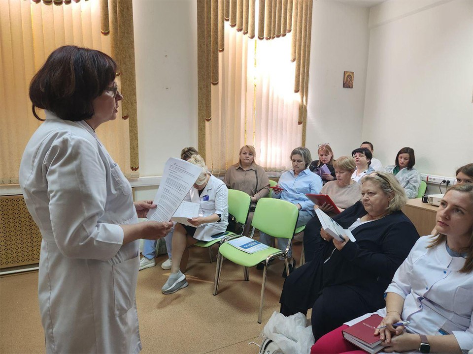 В Королевской больнице рассказали, как ухаживать за маломобильными пациентами