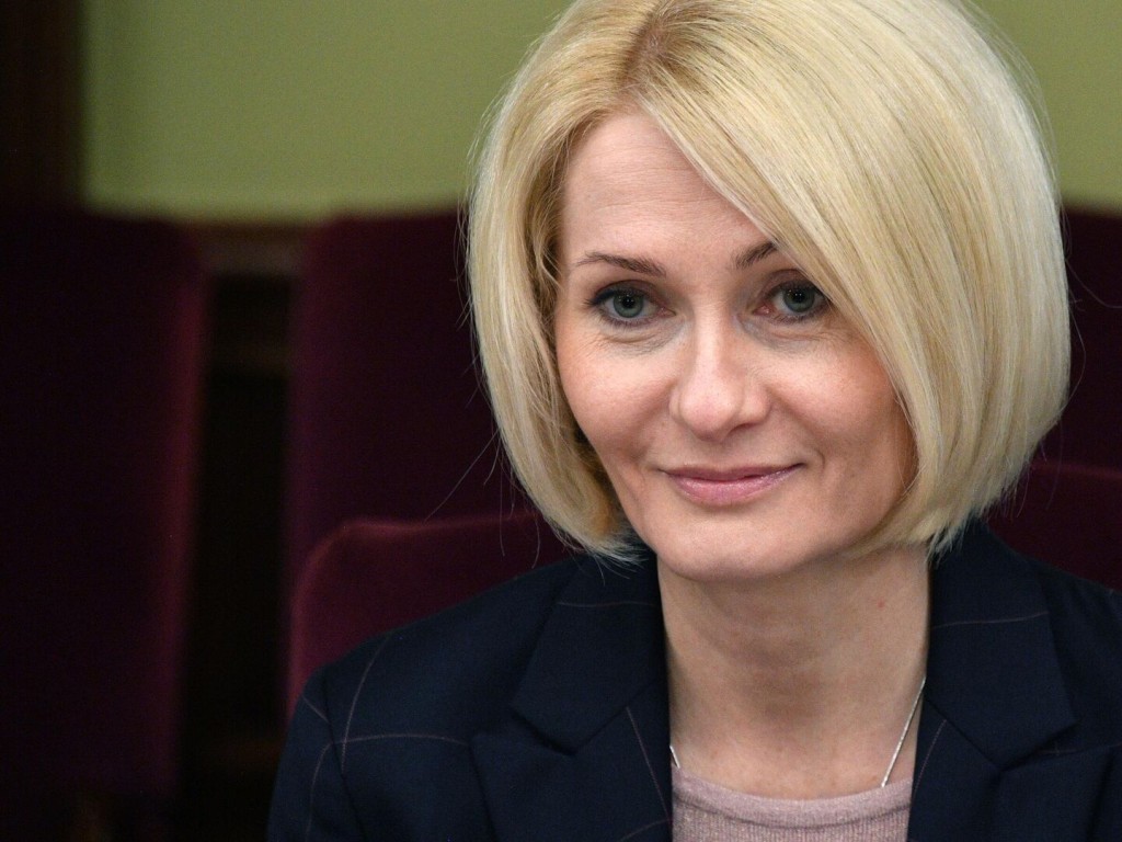 «Ведомости»: вице-премьер Абрамченко вряд ли войдет в обновленный состав кабмина