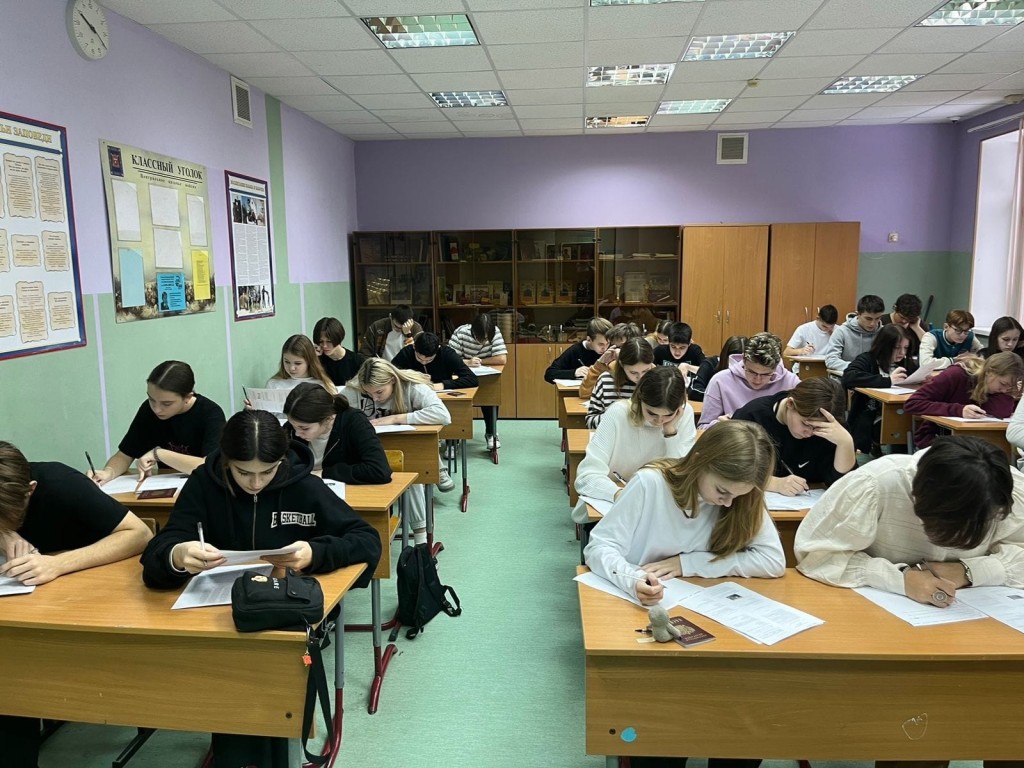 Выпускники округа готовятся к сдаче ЕГЭ: что нового в этом году