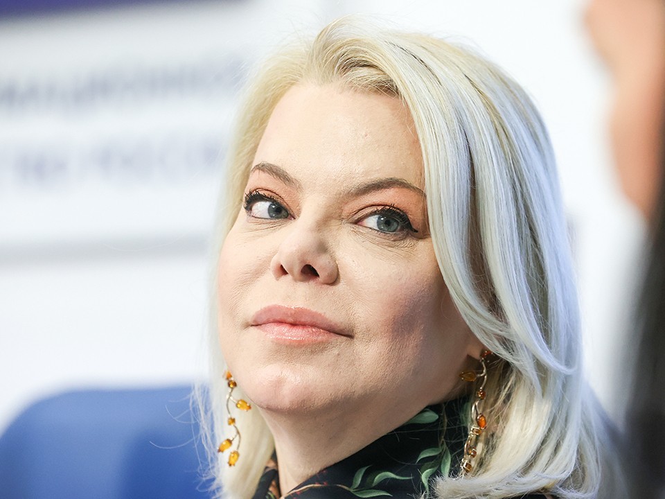 Актриса Яна Поплавская раскритиковала модель iPhone 15 «Победа» за 519 тысяч рублей