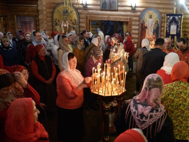 Жители Лотошино совершили Крестный ход в храме преподобного Серафима Саровского