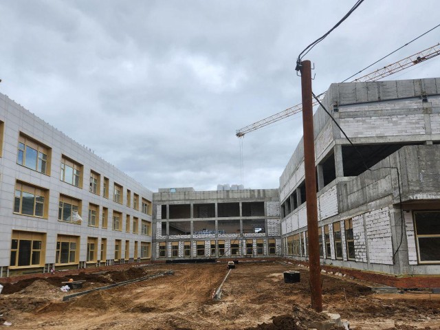Более чем на половину завершили строительство новой школы в Заветах Ильича