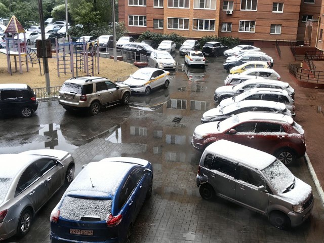 Майский сюрприз: после первого снега в Домодедове следует быть осторожными на дорогах