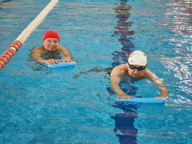 В бассейне «Зоркого» ввели дополнительные сеансы плавания для пенсионеров