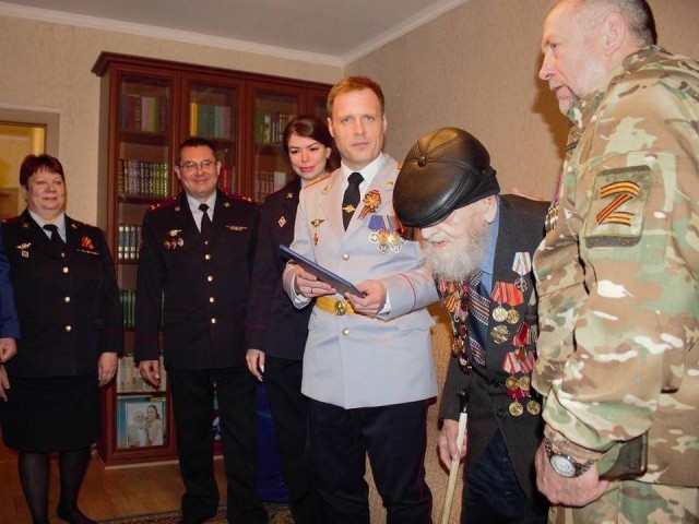 Ветерана Великой Отечественной из Одинцова поздравили подмосковные полицейские