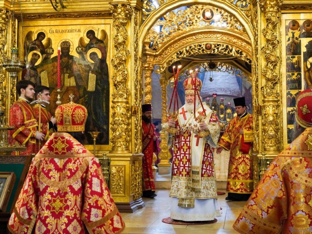 Патриарх Кирилл совершил литургию в Свято-Троицкой Сергиевой лавре