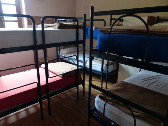 «Прописали почти сто мигрантов»: прокуратура прикрыла незаконный хостел под Солнечногорском