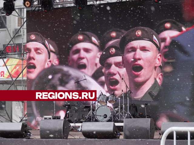 Парад Победы показали на Советской площади