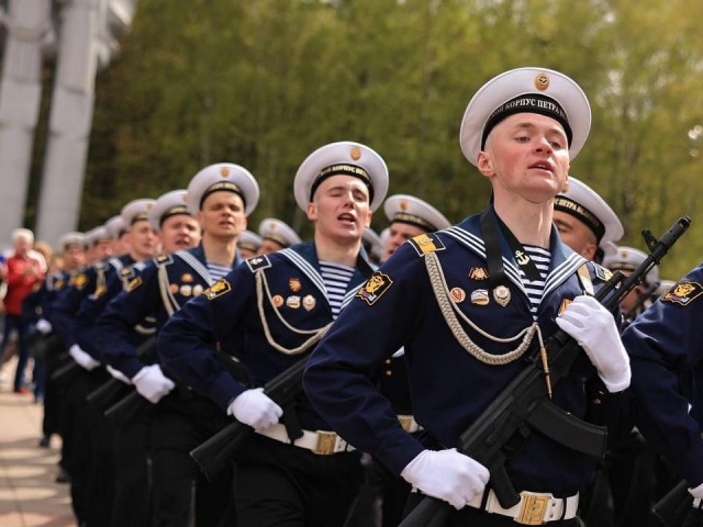 Курсанты Морского Корпуса Петра Великого выступили парадом в Королеве