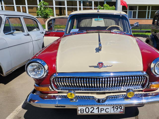 Ретромобили и мотоциклы: в Подольске прошла необычная автовыставка
