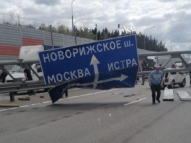Автомобилистам Волоколамска советуют объезжать ЦКАД из-за аварии