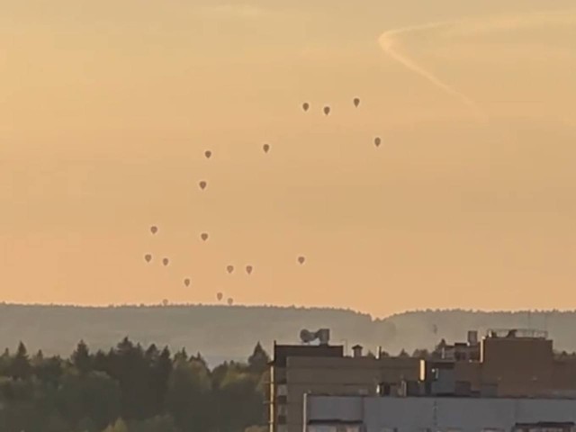 Десятки воздушных шаров на горизонте удивили жителей Солнечногорска