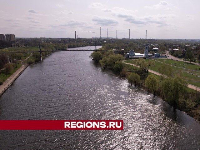 «С высоты птичьего полета»: набережная Москвы-реки в Воскресенске попала на кадры коптера