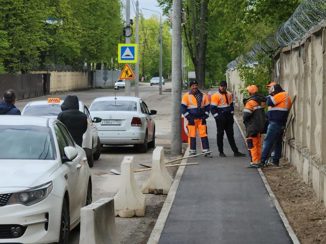 На улице Наркомвод идет ремонт дороги