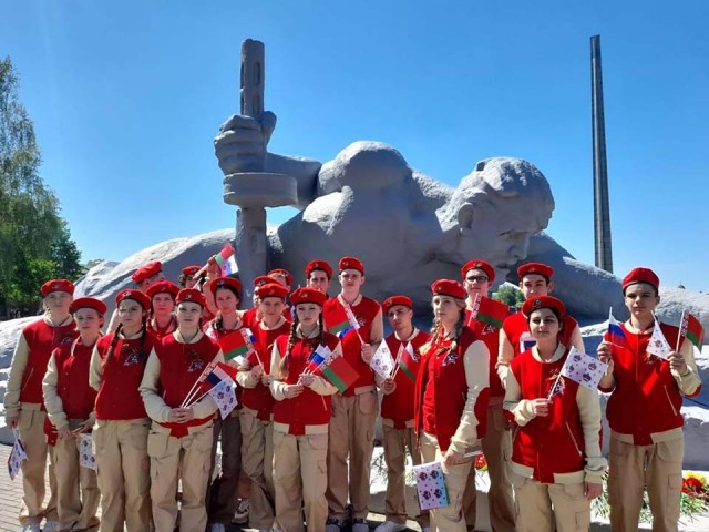 Юнармейцы из Дмитрова приняли участие в параде в Брестской крепости-герое