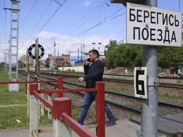 Богородских пешеходов железобетонно защитили от поездов