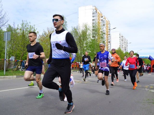 Краснознаменцы пробежали марафон в честь Дня Победы