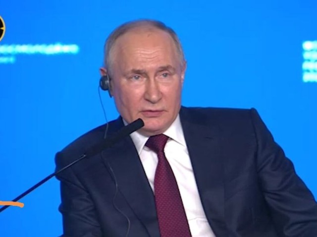 Путин утвердил порядок выезда за рубеж допущенных к гостайне россиян
