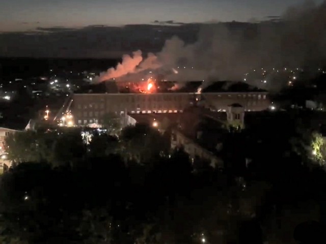 Пожарные стараются предотвратить взрыв АЗС в Ногинске