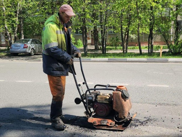 Ямочный ремонт дорог выполнили на четырех улицах Люберец по просьбам жителей