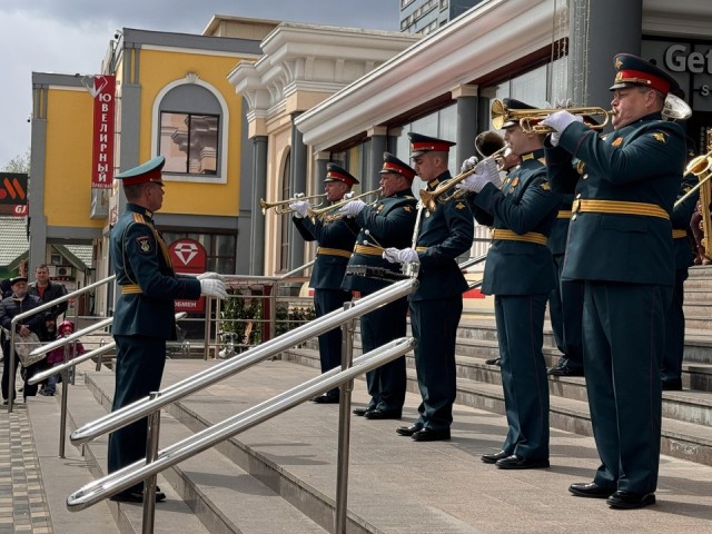 Сводный оркестр Сухопутных войск выступил на Красной площади в Москве и в Одинцове