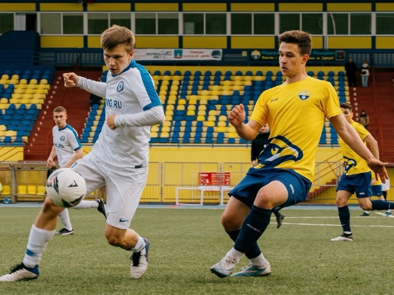 Красногорские футболисты обыграли соперников из Долгопрудного в региональном чемпионате