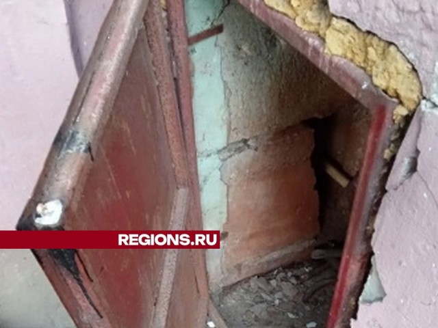 Жильцы дома №28 на улице Пионерской жалуются на сомнительных соседей с цокольного этажа