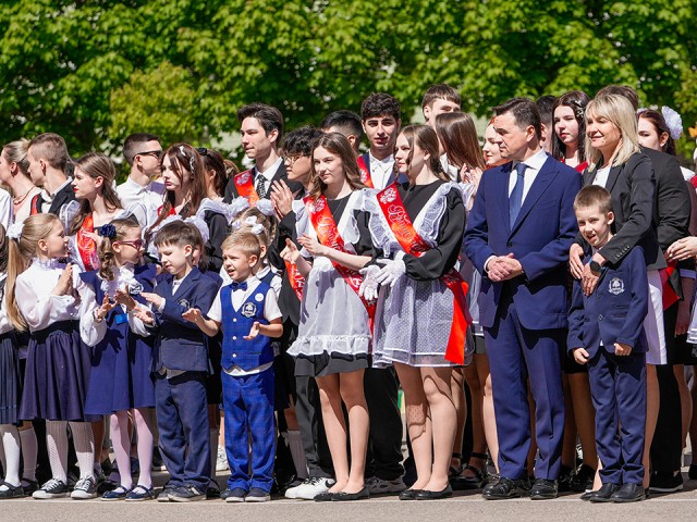 Последние уроки для выпускников школы № 10 города Реутова провели их первые учителя