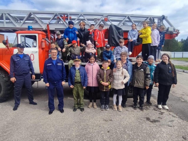 Юные жители Луховиц познакомились с профессией пожарного