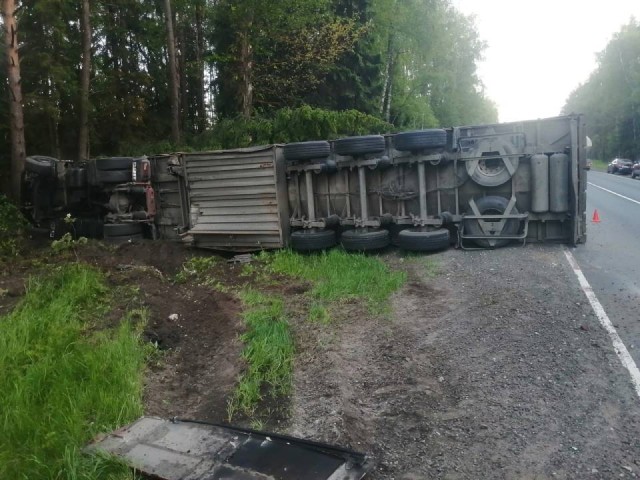 В Орехово-Зуеве водителя зажало в салоне автомобиля из-за столкновения с грузовиком