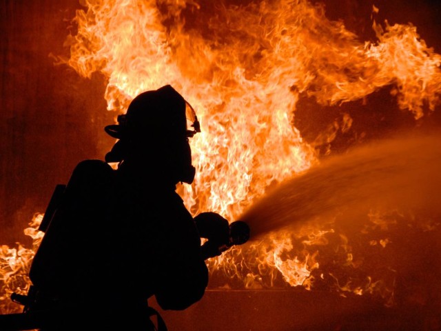 Пожар в квартире в микрорайоне «Рекинцо-2» ликвидировали 19 огнеборцев