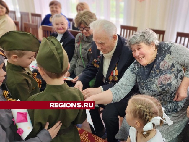 Ветераны войны побывали в гостях у протвинских дошколят