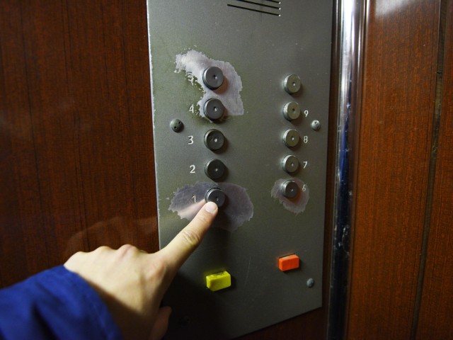 Установку новых лифтов на Бахарева, 15 в Ступине завершат через месяц