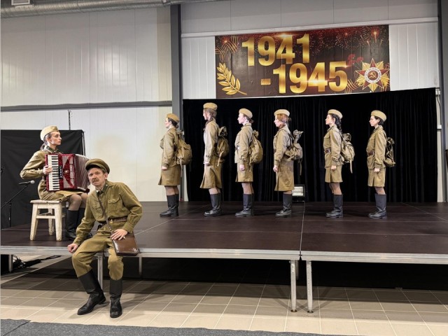 «А зори здесь тихие...»: выпускники ГИТИСа сыграли на сцене ТЦ «Волин» в Голицыне